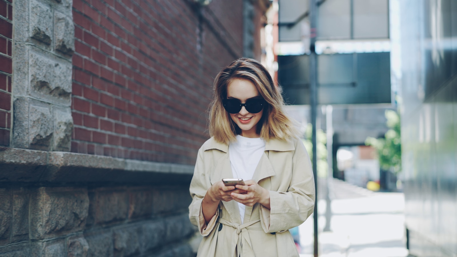 Uživatel porovnává mobilní tarify